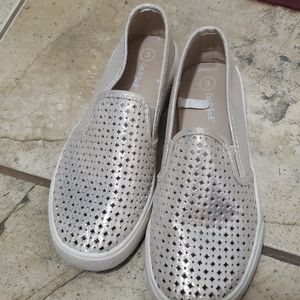 Cat and Jack girls slip on sz 3